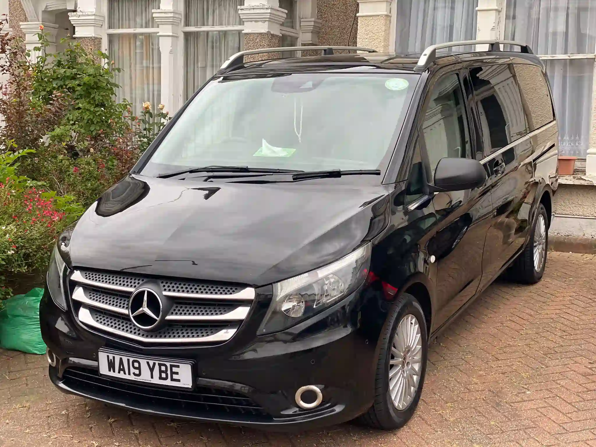 gatwick airport Minibus